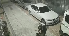 İstanbul'da dehşet! Kadını döverek yerde sürükledi - Resim : 2