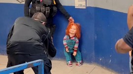 Bu da oldu! Şeytan bebek Chucky gözaltına alındı, sabıka fotoğrafı çekildi