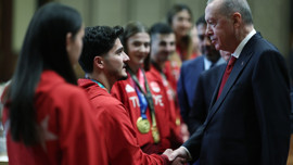 Cumhurbaşkanı Erdoğan, çeşitli branşlardan başarılı sporcuları kabul etti