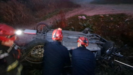 Otomobil köprüden uçtu! Yaralılar var