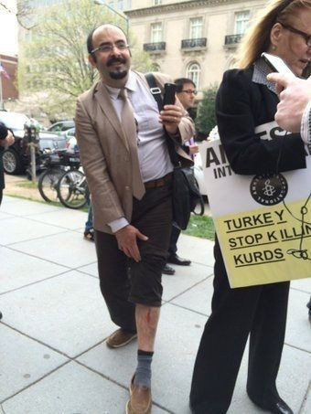 'Erdoğan'ın korumaları gazeteci Emre Uslu'yu darp etti'