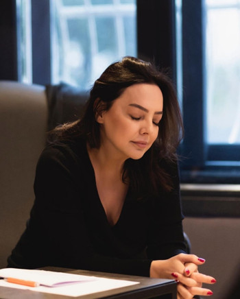 Reza Zarrab, Ebru Gündeş’e karşı harekete geçti. Zarrab, kızı Alara'nın velayeti için dava açtı. Velayet davasında dikkat çeken 'gizlilik' ayrıntısı