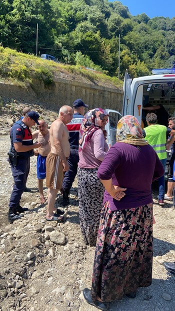 Bartın'da dereye giren 17 yaşındaki Rümeysa Zoroğlu hayatını kaybetti. Feryatlar yükseldi