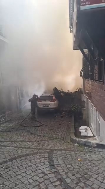 Boğaz’da yangın paniği! Ünlü oyuncu Şebnem Bozoklu'nun evini de alevler sardı