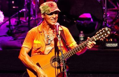 Dünyaca ünlü şarkıcıdan Yunanistan'a hayır mesajı!