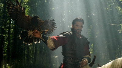 Yırtıcı Kara Şahin rol arkadaşı oldu!