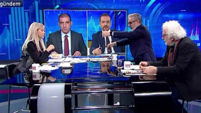 Habertürk TV'de canlı yayını terk etti! 'Arkadaş bize ayar çekecek böyle bir şey var mı?'
