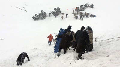 Van'da facia: 50 kişi çığ altında kaldı