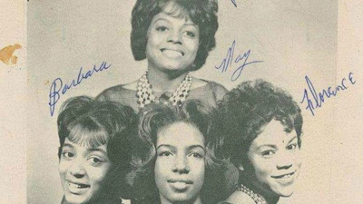 Ünlü şarkıcı hayatını kaybetti!