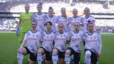 Ertuğrul Özkök'ten gazetelere sitem: '33 bin kişilik bu harika fotoğraf görülmez mi?'