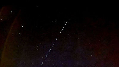 Gökyüzündeki sıralı ışıklar yine görüldü!