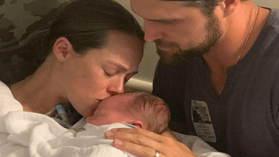 Ünlü oyuncu altı günlük bebeğini kaybetti!