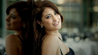 Hazal Kaya hangi sinema filmiyle setlere dönüyor?