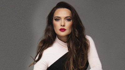 Kim der ki 52 yaşında diye! 11 kilo veren Demet Akalın'ın çöl pozlarına yorum yağdı. Yağlarını aldırıp, zayıfladıkça zayıflayan ünlü ismin son hali gündem oldu