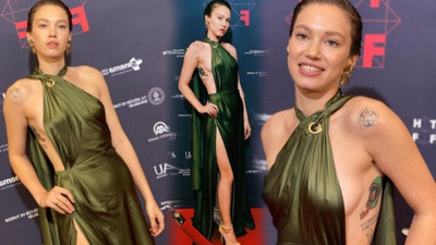 Aşk belgelendi! Melisa Şenolsun'un görüntülendiği kişi bakın kim çıktı: Oyuncu Melisa Şenolsun'un el ele görüntülendiği kişi Ekin Mert Daymaz çıktı