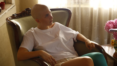 Naz Çağla Irmak ‘Demir Kadın Neslican’ filmi için saçlarını kazıttı