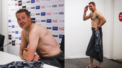 Royal Antwerp teknik direktörü Brian Priske sözünü tuttu, çıplak geldi