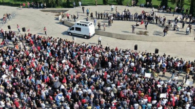 Aşı karşıtlarının düzenlediği mitingde İstiklal Marşı skandalı!