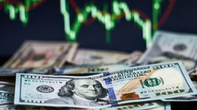 Dolar 14, Euro 16 sınırına yaklaştı. Ekonomist Remzi Özdemir bundan sonra ne olacağını açıkladı. İşte enflasyon, dolar ve euro üzerine tahminler