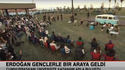 Gençlerle Şiir Gecesi'nden sonra bu kez de Gençlerle Sohbet için kanallar yayınlara ara verdiler