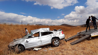 Korkunç kaza!  Direksiyon koltuğundaki Şeyma hayatını kaybetti, kızı ve annesi yaralı