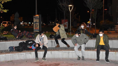 Valilik duyurdu: Eylem yapan öğrencilere ilk koronavirüs yasağı geldi!