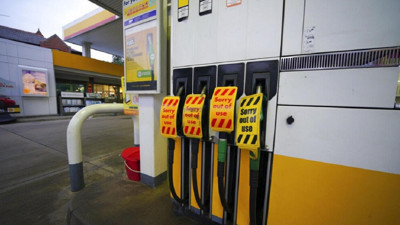 İngiltere, benzin sorununa çözüm bulmak için Rekabet Yasası'nı askıya aldı