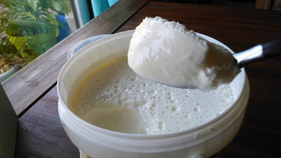 Milyonlar bunu yapıyor... Dikkat! Yoğurdun zararı ortaya çıktı. Yoğurt yerine lavanta ve fındık yağı kullanın!