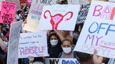 ABD'de kadınlar kürtaj hakkı için sokaklarda: Bize bedenimizle ilgili ne yapmamız gerektiğini söyleyemeyeceksiniz!