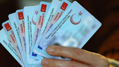 Ehliyet sahipleri, sürücüler dikkat! Nüfus Müdürlüğü'nden ehliyet duyurusu yapıldı. Ehliyetini değiştirmek isteyenlere önemli duyuru. Nüfus müdürlüğü SMS gönderdi ve ehliyeti olanları uyardı