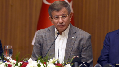 Altılı Masa'dan biri cumhurbaşkanı olursa diğer genel başkanlar imza yetkisine sahip olacak. Davutoğlu'nun imza yetkisi açıklamasına AK Parti'den tepki: Sivil darbe hazırlığı