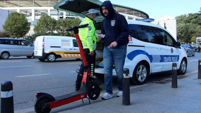 Kaldırımdan giden, yük taşıyan scooter kullanıcılarına ceza yağdı