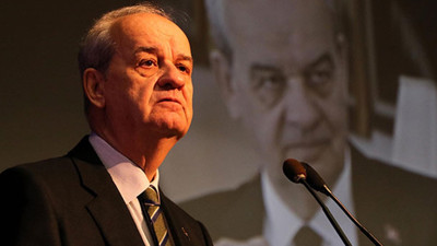 İlker Başbuğ'a 'darbe' suçlamasından hapis istendi! Savcı darbe imasıyla yargılanan Başbuğ'un "halkı kin ve düşmanlığa alenen tahrik etme" suçundan 1 yıldan 3 yıla kadar hapisle cezalandırılmasını istedi