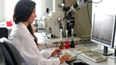 TÜBİTAK'ı sarsan ölüm...  Doç. Dr. Dilek Dündar Erbahar evinde ölü bulundu. Böcek ilacı içerek intihar ettiği öne sürüldü