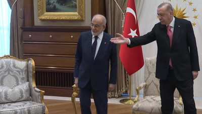 Erdoğan - Karamollaoğlu görüşmesinin perde arkası... Protokol ve koltuk krizi yaşandı, Karamollaoğlu kanepeye oturtuldu, Saadet Partisi'nden ilk tepki geldi
