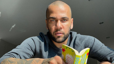 Brezilyalı yıldız Dani Alves hayatının şokunu yaşadı! Hakim karşısına çıkan Alves kefaletsiz olarak cezaevine gönderildi