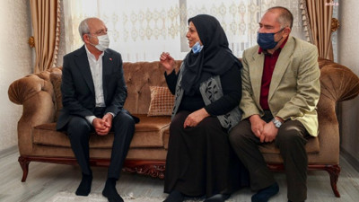 CHP Genel Başkanı Kemal Kılıçdaroğlu samuray kılıcıyla öldürülen Başak Cengiz'in ailesine taziye ziyaretine gitti