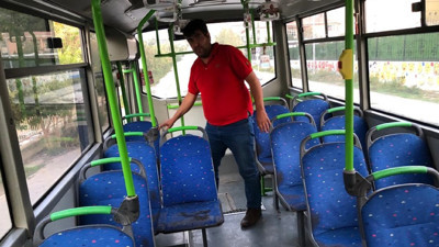 Seyahat ettikleri özel halk otobüsünün koltuklarını çaldılar