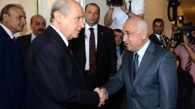 Grup toplantısında konuşan MHP Genel Başkanı Bahçeli'den Cemil Çiçek'e yüzde 50+1 tepkisi: FETÖ'cü Fehmi Koru ile aynı şeyi söylüyor