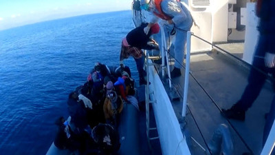 Ayvalık açıklarında 45 kaçak göçmen kurtarıldı