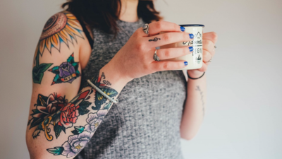 Dövme yaptıranlar dikkat! Bu virüs 12 ile 18 ay arasında ölüme neden olabiliyor