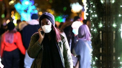 Tüm dünyayı endişeye sürükleyen yeni varyant ile ilgili  bir gelişme daha yaşandı. Omicron varyantının ayırt edici belirtisi açıklandı