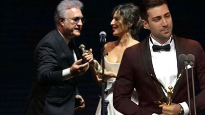 Altın Kelebek Ödül Töreni'nde, Çağlar Ertuğrul'ndan, Tamer Karadağlı'ya bomba gönderme