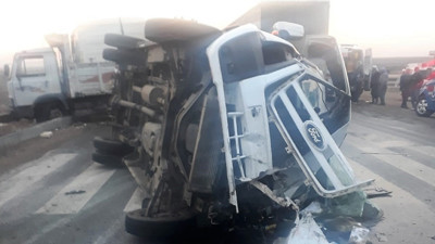 Diyarbakır'da korkunç kaza! Öğrenci servisi kamyonetle çarpıştı 15 yaralı var