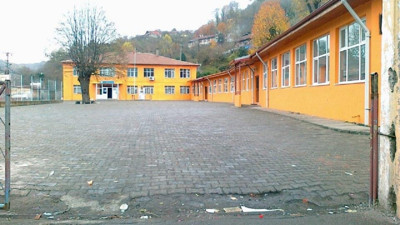 Kayıp olarak aranan okul Müdürü Fazıl Etike, makam odasında bilekleri kesili halde ölü bulundu!