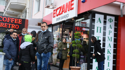 Edirne'ye kıyafet alışverişine gelen Bulgarlar artık ilaçları da buradan tahsis ediyor. Döviz kurundaki artışa sevinen Bulgar vatandaşlar yok artık dedirtti