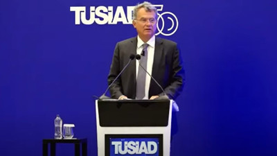 İş dünyası endişeli. TÜSİAD'dan yazılı açıklama geldi, hükümete çağrıda bulunuldu. Genel kabul görmüş iktisat kurallarına hızla dönülmesi istendi