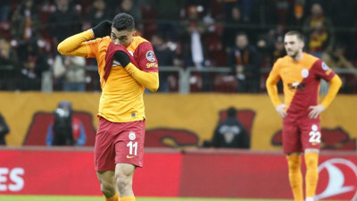 Galatasaray taraftarından alkışlı protesto