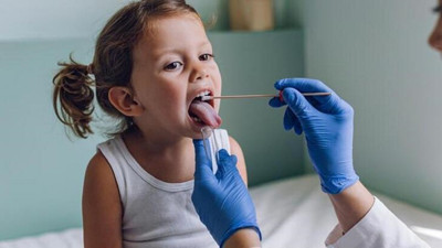 Dikkat! Koronavirüsun yeni varyantı Omicron çocuklar için daha büyük tehlike kaydediyor