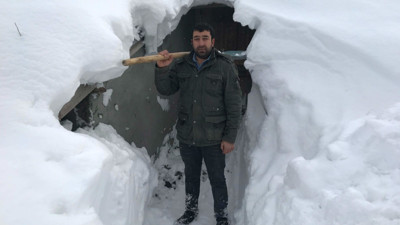 Muş’ta, yoğun kar yağışının etkili olduğu, 1800 rakımdaki Yukarıyongalı köyü, beyaz örtüyle kaplandı